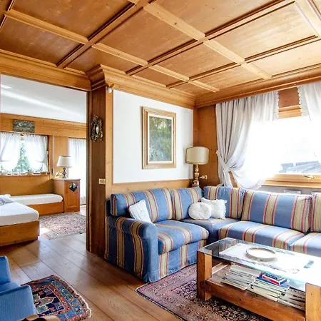 Splendido A Due Passi Dal Centro Con Terrazza E Garage * Cortina d'Ampezzo